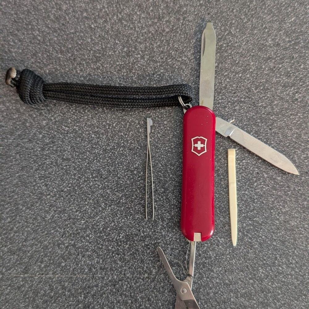 Victorinox Classic SD Swiss Army Knife - Red